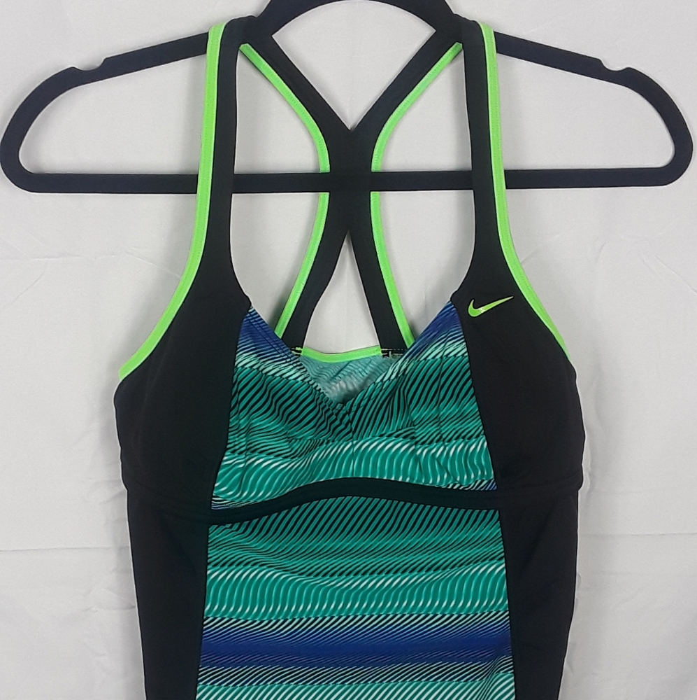 A Nike workout Top Size M